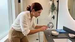 Clean a clogged showerhead in 15 minutes with vinegar and baking soda